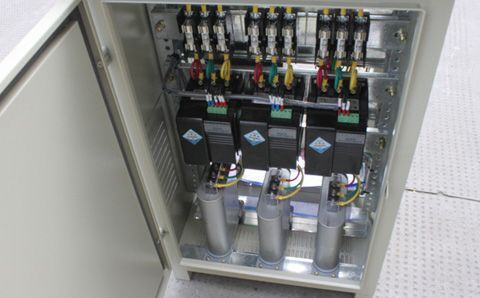如何選擇補償電力電容器的控制方式？